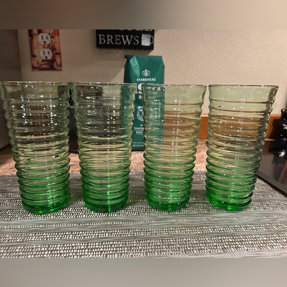 Libbey Sirrus Line Emerald Green Ribbed Beehive Highball Tumblers Set of 4.